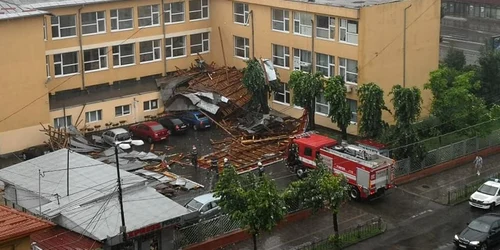 colegiul economic Bacau FOTO zdbc.ro