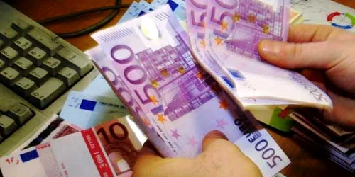 Costurile taxei unice europene pe tranzacţiile financiare vor fi suportate tot de contribuabilul de rând 