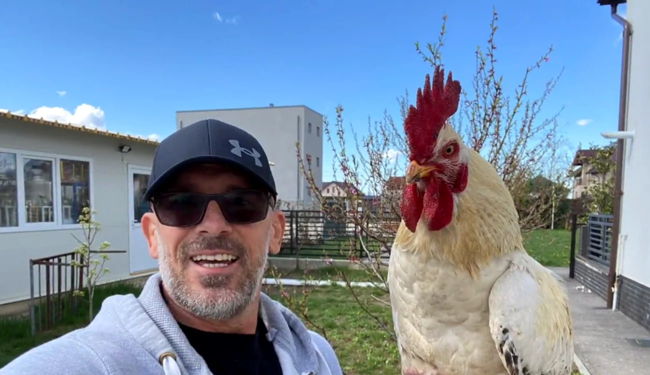 Cătălin Zmărăndescu se bucură de viața în natură. Foto: Instagram