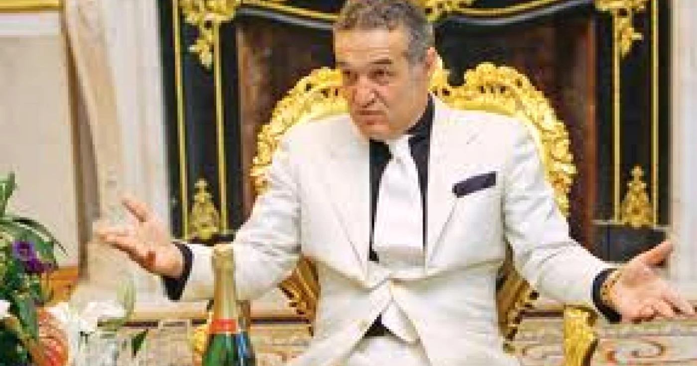 Gigi Becali este cunoscut pentru generozitatea cu care răsplăteşte colindătorii 