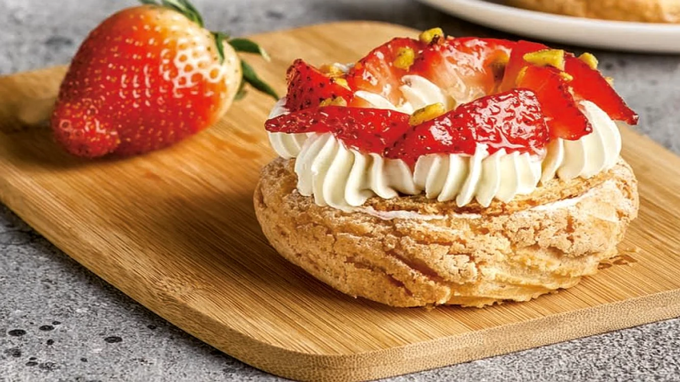 Choux craquelin cu căpșuni jpg