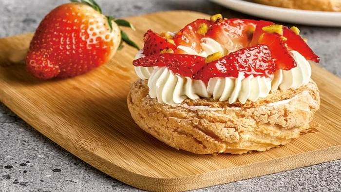 Choux craquelin cu căpșuni jpg