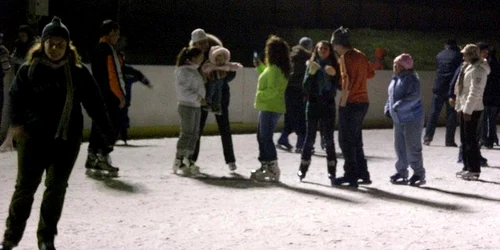 Patinoarul din Arad s-a deschis în urmă cu o săptămână 
