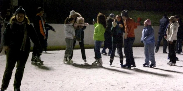 Patinoarul din Arad s-a deschis în urmă cu o săptămână 