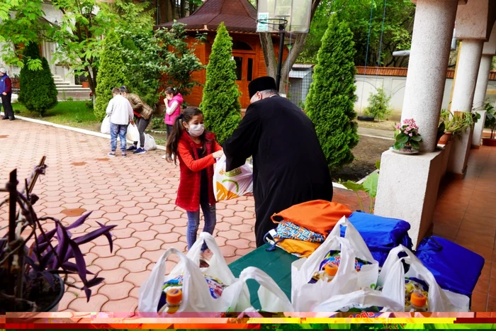 Daruri pentru copii de 1 iunie FOTO Costiuc Petrică