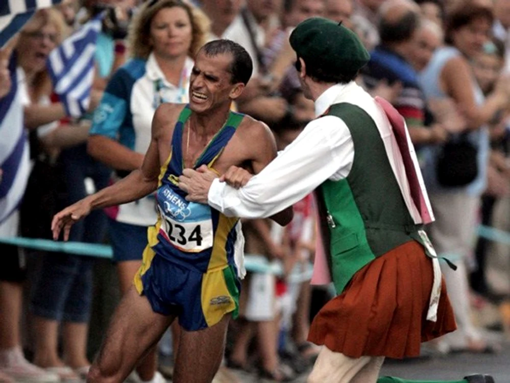 Vanderlei Cordeiro de Lima a rămas în istoria sportului pentru fair play-ul său deosebitGetty Images