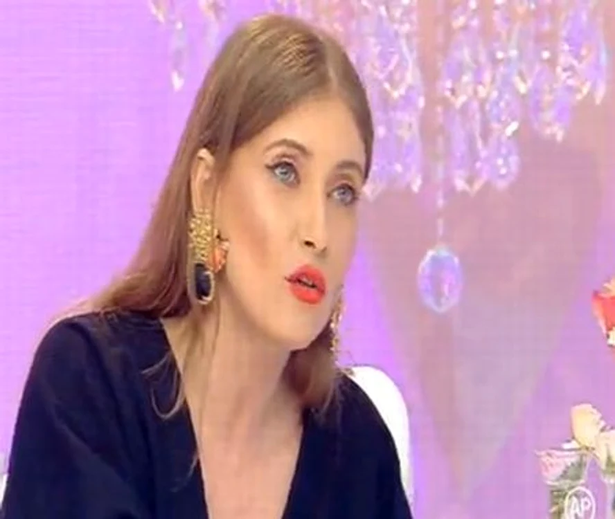 
    Ținuta Silviei nu a fost pe placul Iuliei AlbuFoto: captură Kanal D  