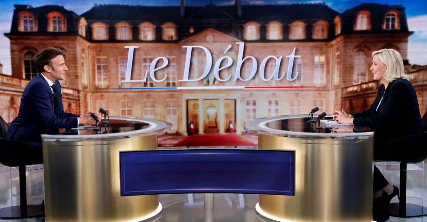 Emmanuel Macron şi Marine Le Pen la dezbaterea de miercuri seară FOTO EPA-EFE