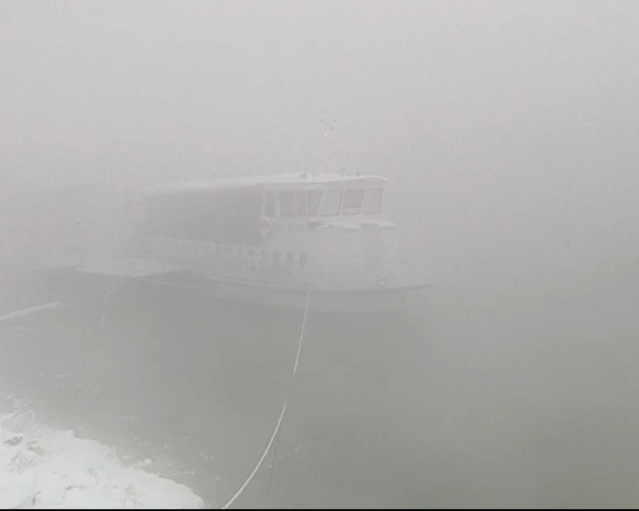 Pe faleza Dunării, ambarcaţiunile sunt trase la mal. FOTO: Nicoleta Butnaru