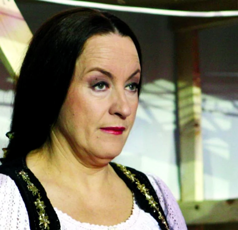 
    Maria Dragomiroiu  