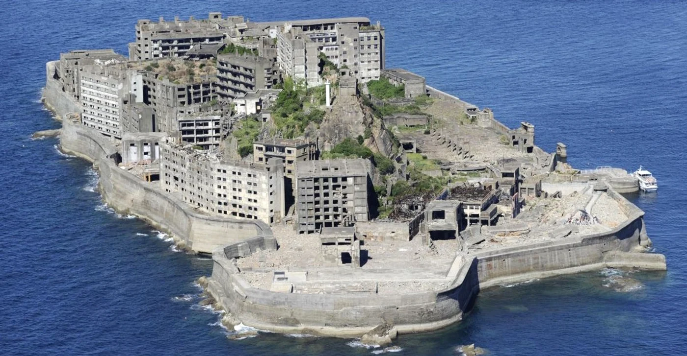 Insula Hashima a fost studioul ideal de filmare pentru James Bond (foto: EPA)