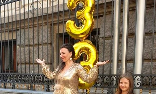 Ana Maria s a  asortat cu  fiicele ei jpeg