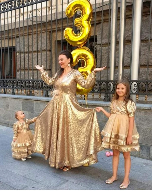 Ana-Maria s-a  asortat cu  fiicele ei
