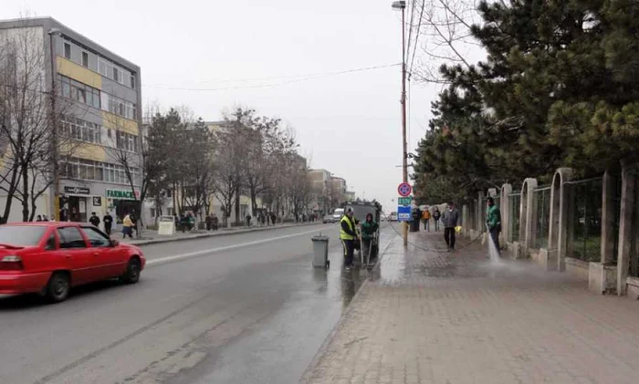 Curăţenia de primăvară se desfăşoară în mai toate oraşele ţării