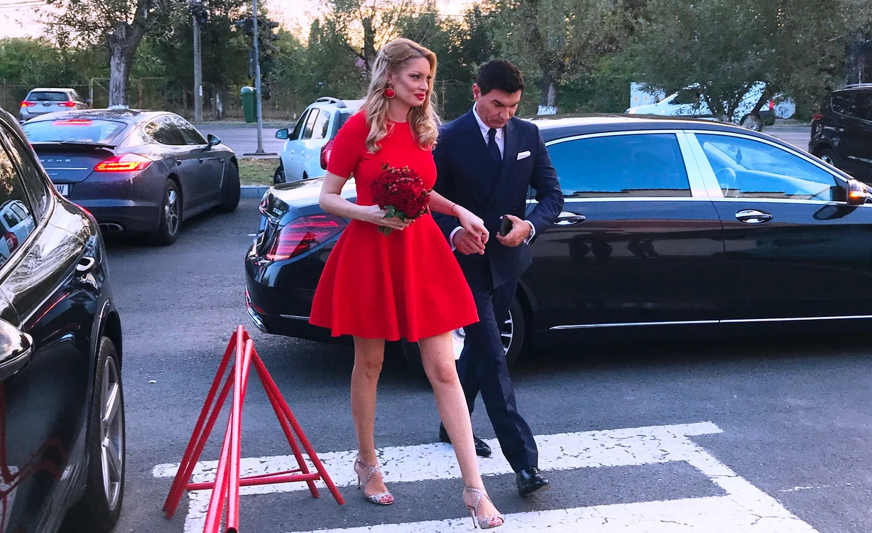 Valentina şi Cristi au ajuns la restaurant în jurul orei 19.00foto: Mihai Ionescu
