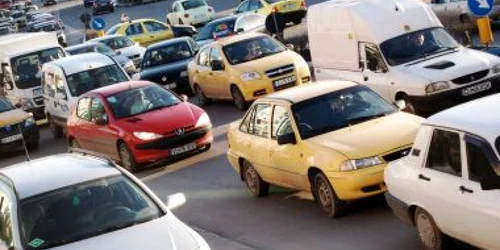 În toate intersecţiile s-au format ambuteiaje
