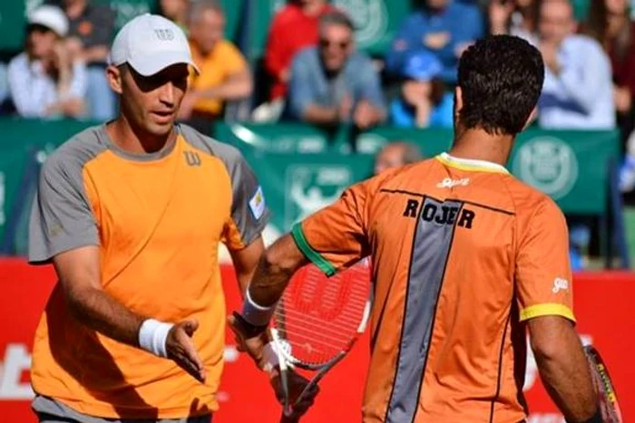 
    Horia Tecău şi Jean Julien Rojer au fost eliminaţi din turneul de la DohaFoto Click!  