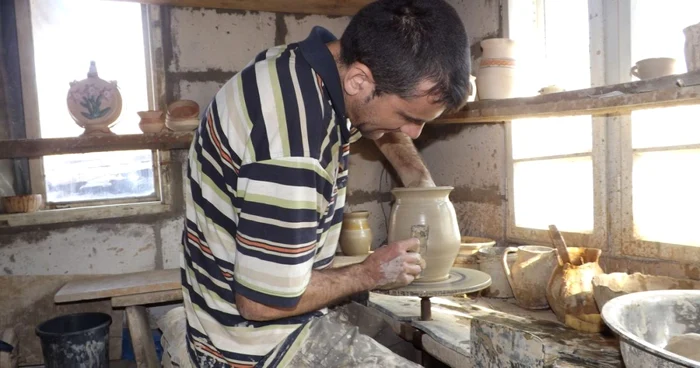 Marcel Tanasie in atelierul sau de la Noaptesa FOTO Alexandra Georgescu