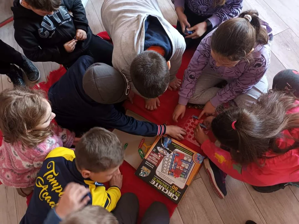 Carmen Muntenița le insuflă elevilor săi dragostea pentru școală FOTO arhiva personală