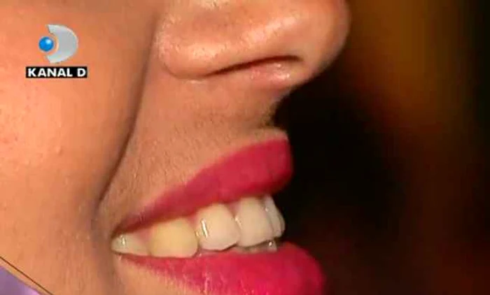 Elena de la Mandinga, cu mustaţă. (captură Kanal D)