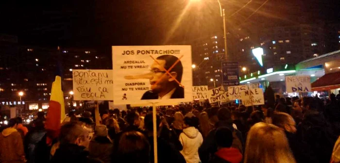 Mii de clujeni, în stradă la protestul pentru democraţie. FOTO: Cosmin Deac