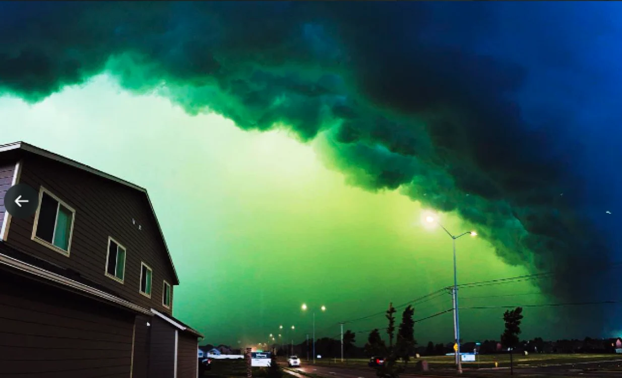 cerul într-o nuanţă de verde neon in SUA FOTO Twitter 
