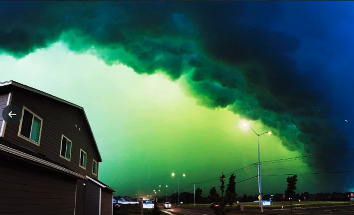 cerul într-o nuanţă de verde neon in SUA FOTO Twitter