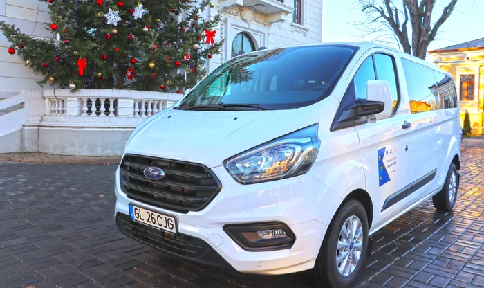 Microbuz pentru transportul medicilor navetiști FOTO: CJ Galați 