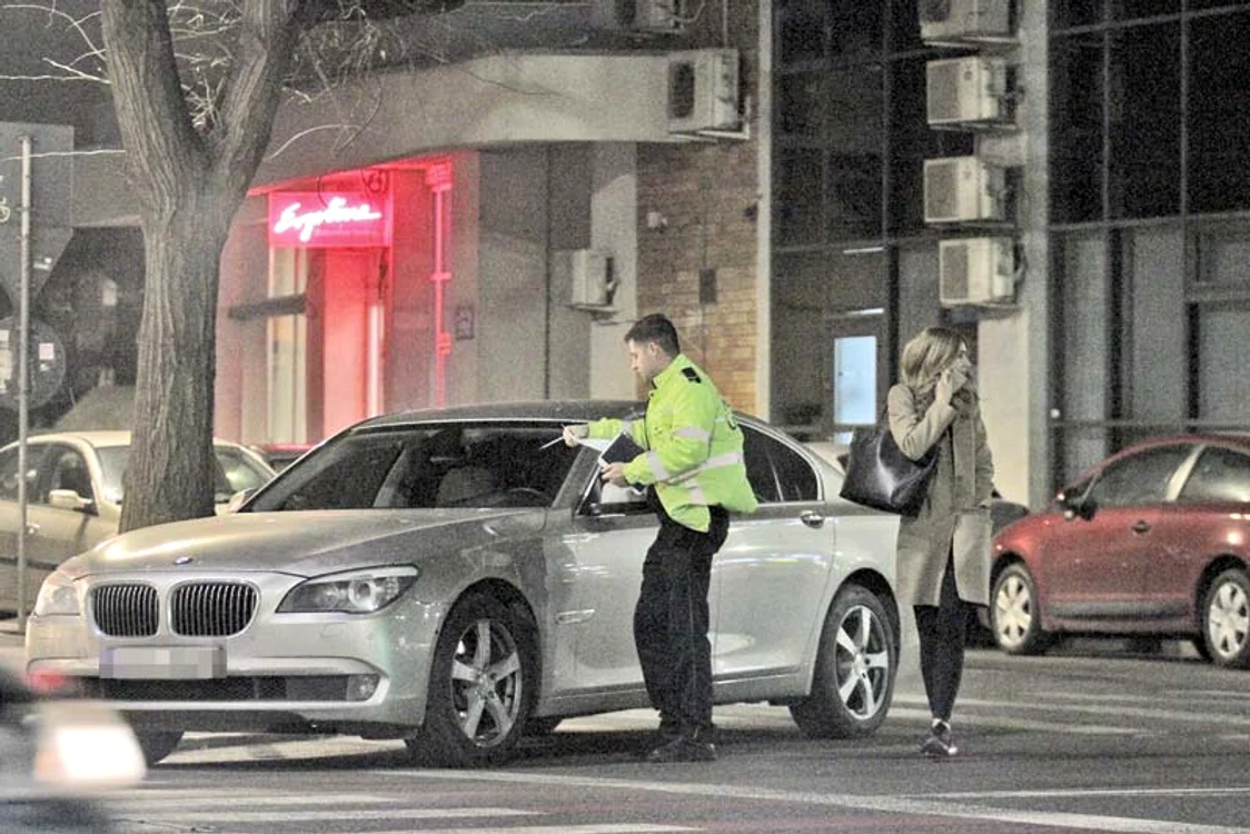 Pentru că a parcat pe trecerea  de pietoni, poliţistul i-a lăsat lui  Cristea o amendă „cadou”