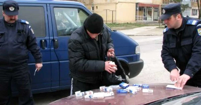 Destinaţia finală a ţigărilor de coontrabandă era Piaţa Dunărea. 