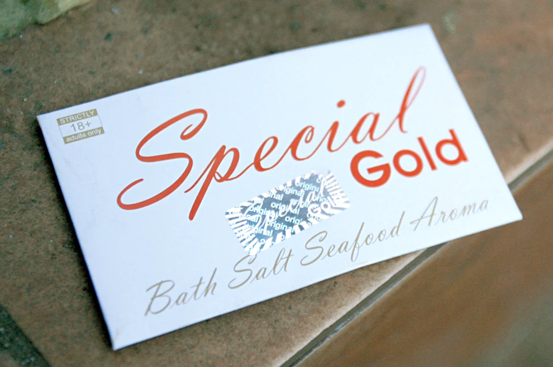 “Magazinele de vise” din România vând sare de baie “Special Gold”