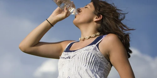 Pe lângă apa plată