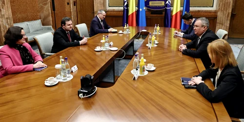 Întrevederea premierului cu ambasadorul Cehiei și Slovaciei FOTO: GOV.RO