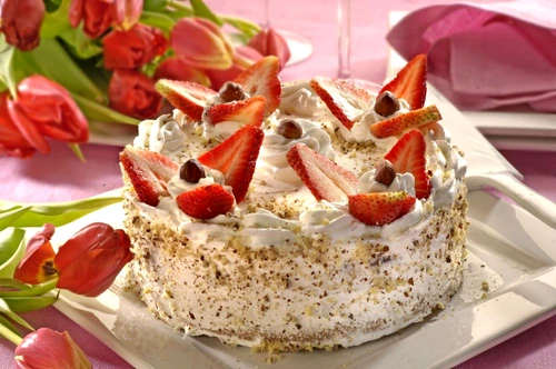 tort cu branza si capsuni jpeg