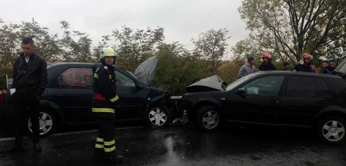 Patru persoane au ajuns la spital în urma accidentului produs la Optaşi FOTO: ISU Olt