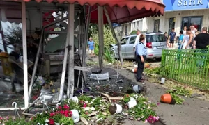 florarie distrusă accident foto brigara rutiera bucuresti jpg
