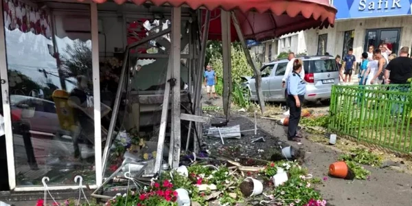 florarie distrusă accident foto brigara rutiera bucuresti jpg