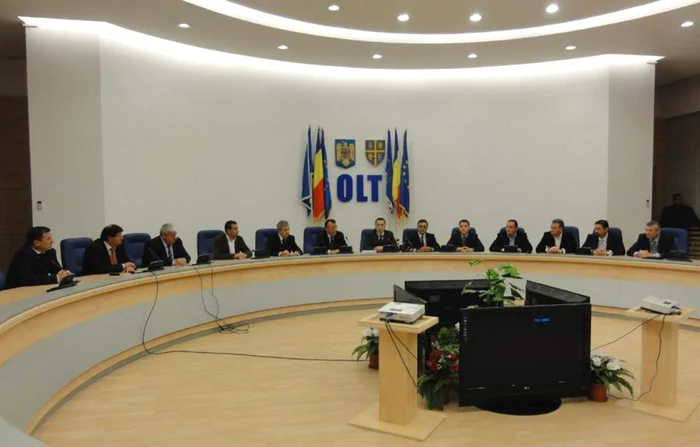 Premierul Victor Ponta, la o întâlnire derulată la Slatina anul trecut cu parlamentarii USL din judeţ...