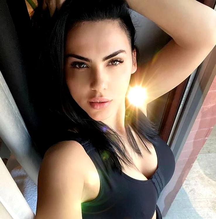 
    Lavinia şi Ştefan sunt buni  de revistele  de modă  