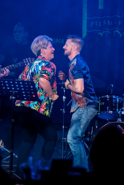 
    Atunci când este pe scenă, Oana Dumitrache se dezlănțuie. Alături de Dany D, nu mai este medic nutriționist, ci Oana Dfoto: arhiva personală  