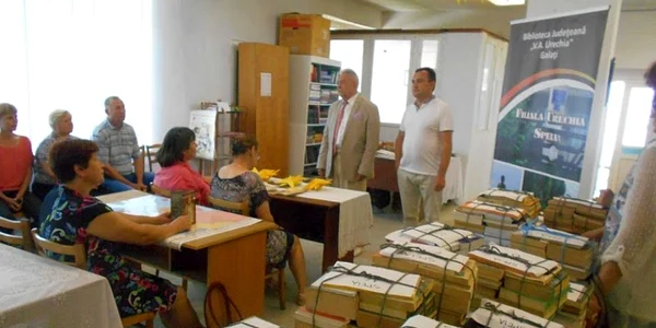 Imagine de la donare de carte în Basarabia FOTO Biblioteca VA Urechia