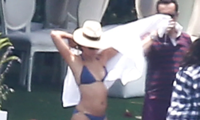 Exclusive A Bikini Clad Eva Longoria Joins Her Guests By The Pool ***NO WEB USE W/O PRIOR AGREEMENT CALL FOR PRICING*** jpeg