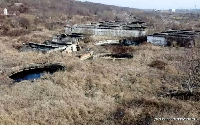 Bazinele cu substanţe poluante din fostul combinat al Hunedoarei. ADEVĂRUL