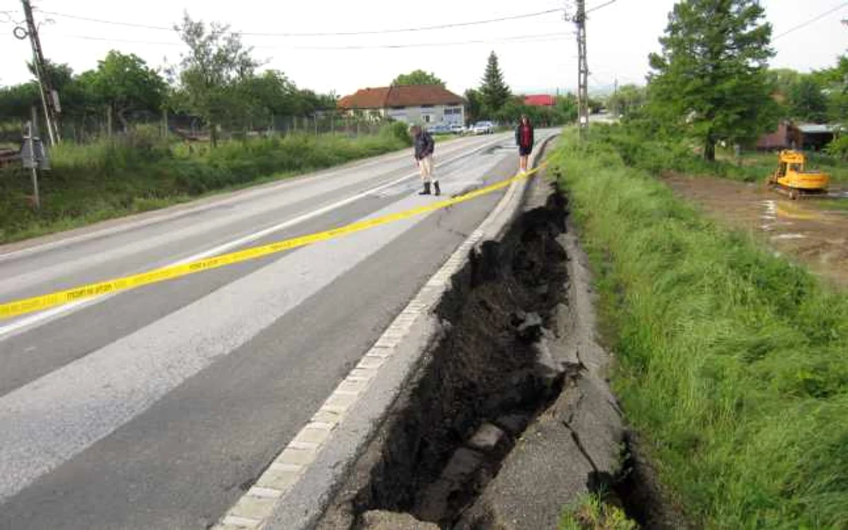 Circulaţia pe DN 68 la ieşire din Lugoj spre Deva se desfăşoară restricţionat
