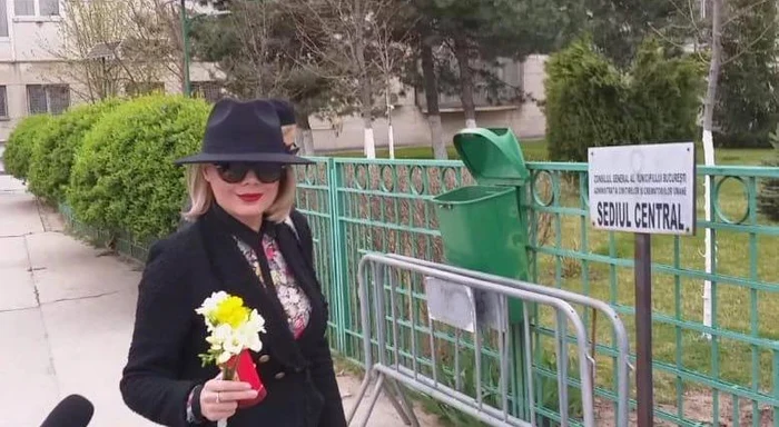 Dana Săvuică s-a dus la crematoriu cu un buchețel de flori de primăvară
