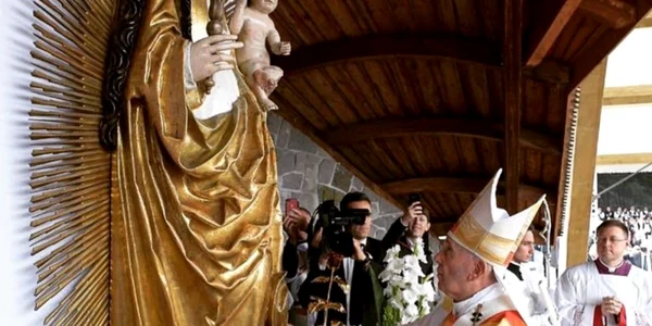 papa francisc trandafir aur sumuleu ciuc
