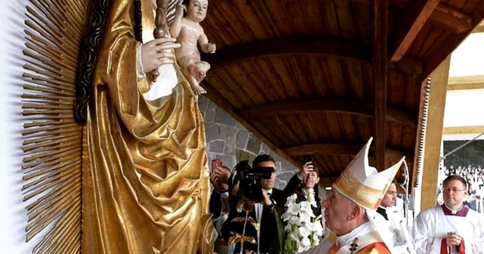 papa francisc trandafir aur sumuleu ciuc