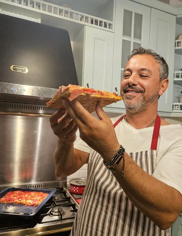 Sorin Bontea ne-a dezvăluit rețeta sa de pizza / foto: Instagram