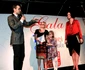 Vlad Miriţă, premiind o  pe Delia Mihalache jpeg
