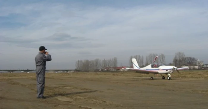 Aterizarea avioanelor a fost coordonată de un pilot de la Suceava